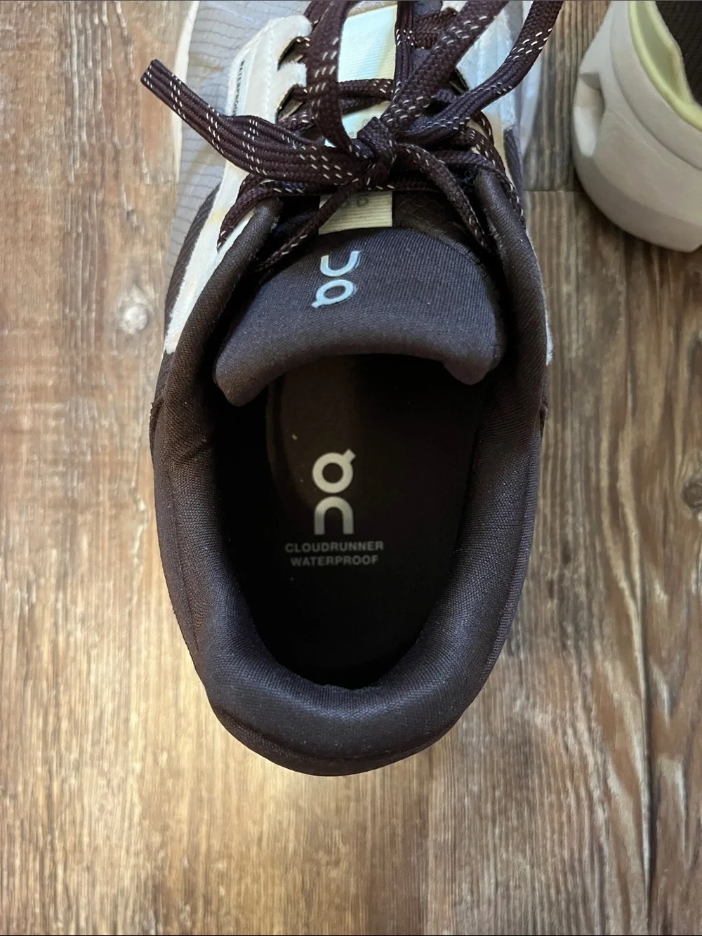 Oncloud Cloudrunner 2 waterproof in Taupe/Brown